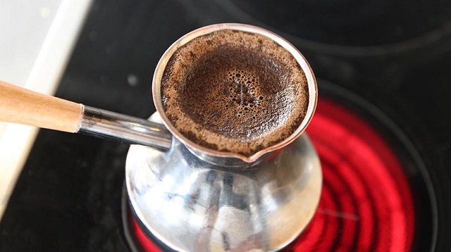 Як правильно варити каву в турці